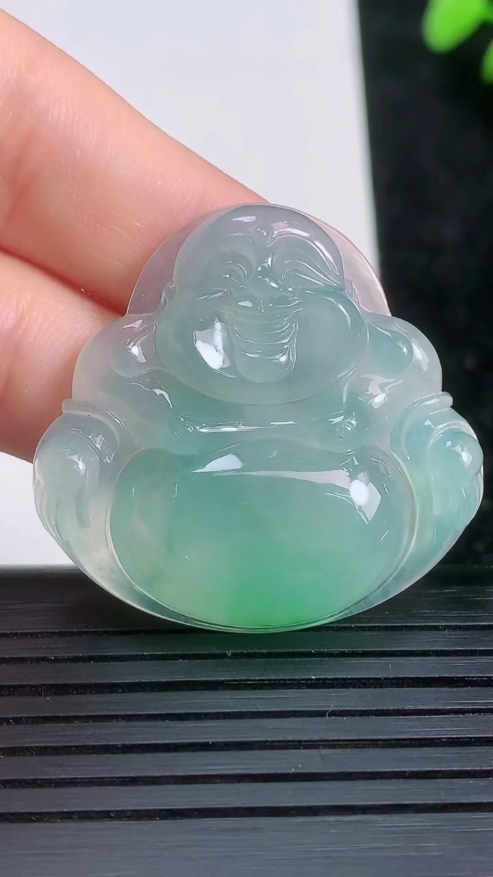 天然A货翡翠佛公吊坠尺寸33-34.7-6.1重量:12.12g
3月21日