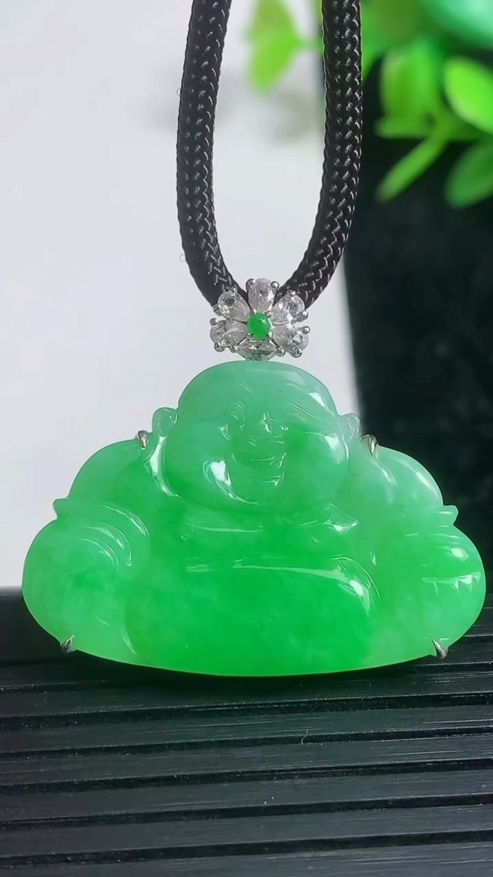 天然A货翡翠佛公吊坠尺寸27.3-31.5-5.1重量:5.84g
3月21日
