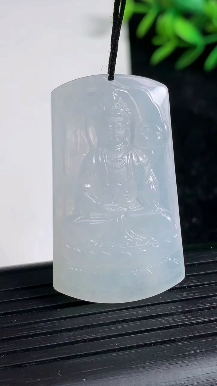 天然A货翡翠大势至菩萨吊坠尺寸40-23.1-5.2重量:12.94g
3月21日