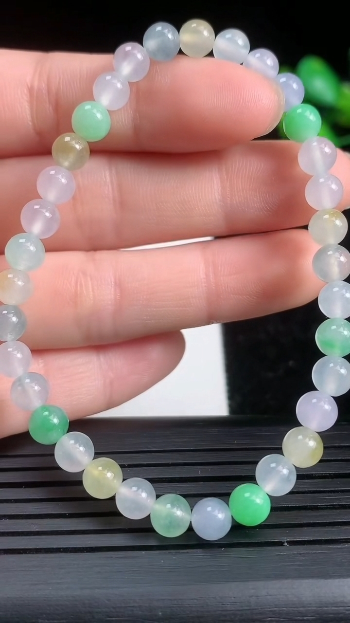 天然A货翡翠三彩圆珠手串尺寸5-34颗重量:8.96g3月21日
工厂直销收藏佳品,种好水足，色泽均匀，有种有色，上手高大气！