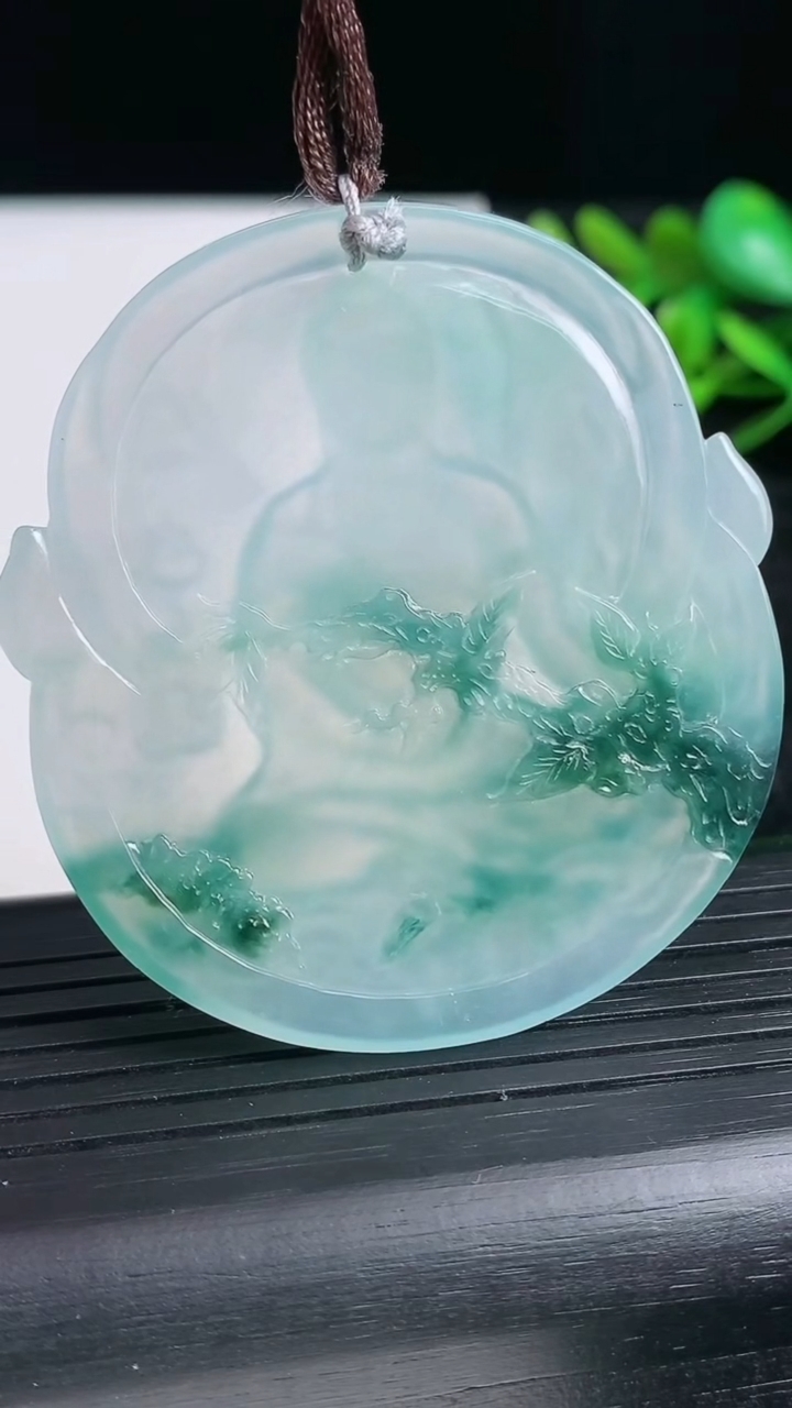 天然A货翡翠种飘花阿弥陀佛吊坠尺寸52-48.5-4.3重量:26.43g
3月21日