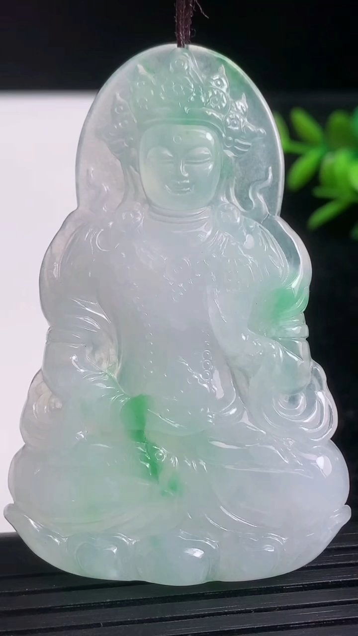 天然A货翡翠度母观音吊坠尺寸63.8-40.5-4.8重量:24.65g
3月21日