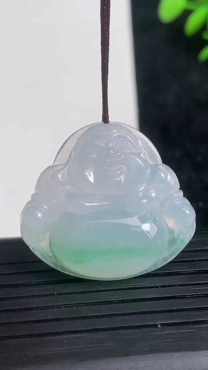 天然A货翡翠佛公吊坠尺寸27.1-30.1-5.4重量:7.25g
3月21日