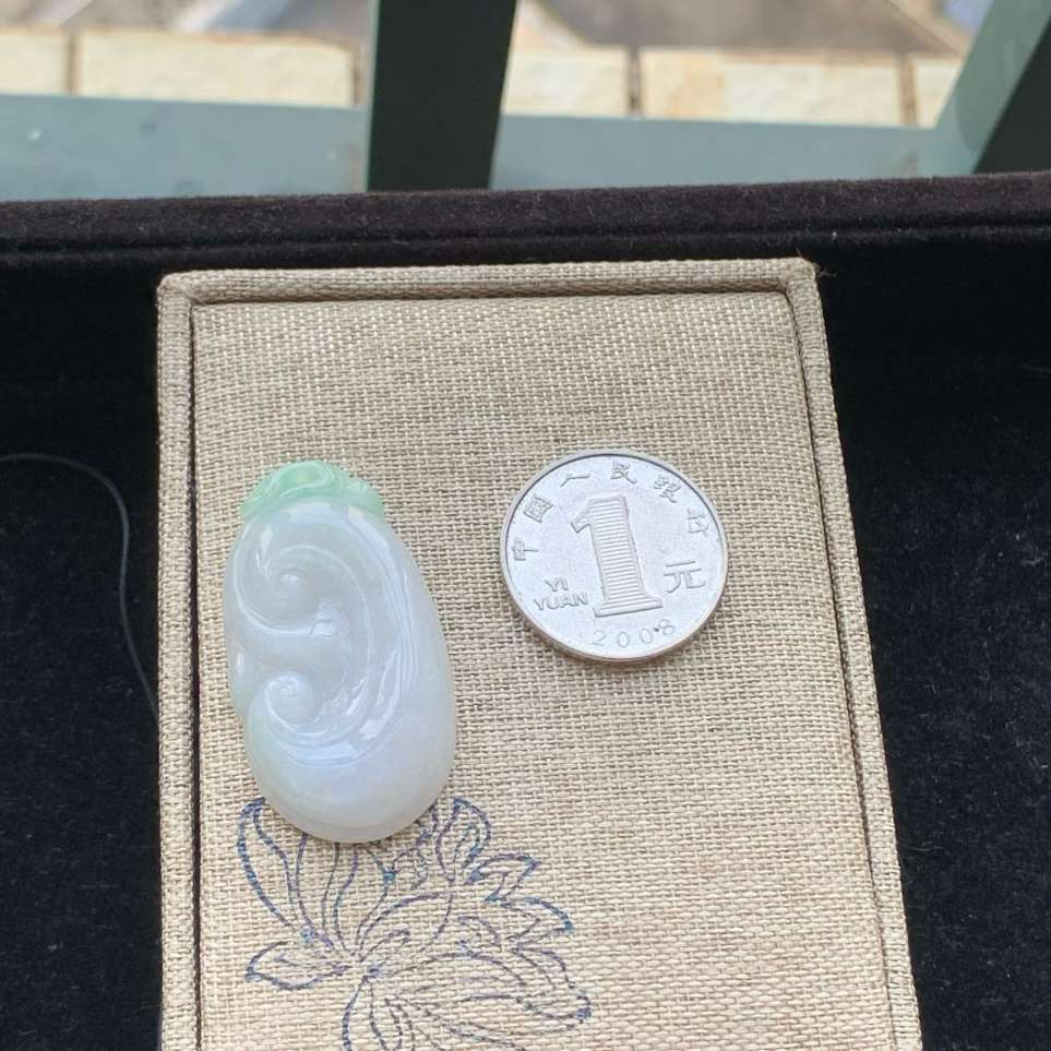 A货天然翡翠冰糯种双春彩如意吊坠重量12.37
3月21日