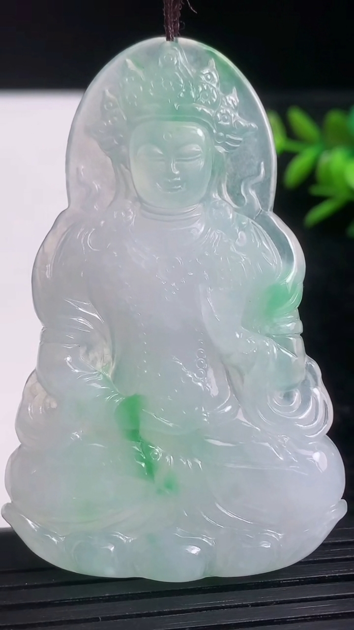 天然A货翡翠度母观音吊坠尺寸63.8-40.5-4.8重量:24.65g
3月21日