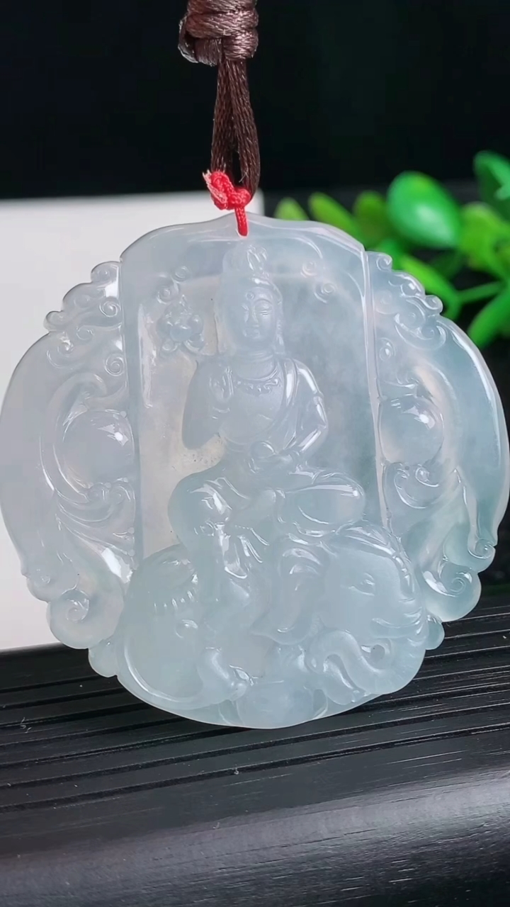 天然A货翡翠种白冰普贤菩萨吊坠尺寸52.2-51-5.1重量:28.02g
3月21日