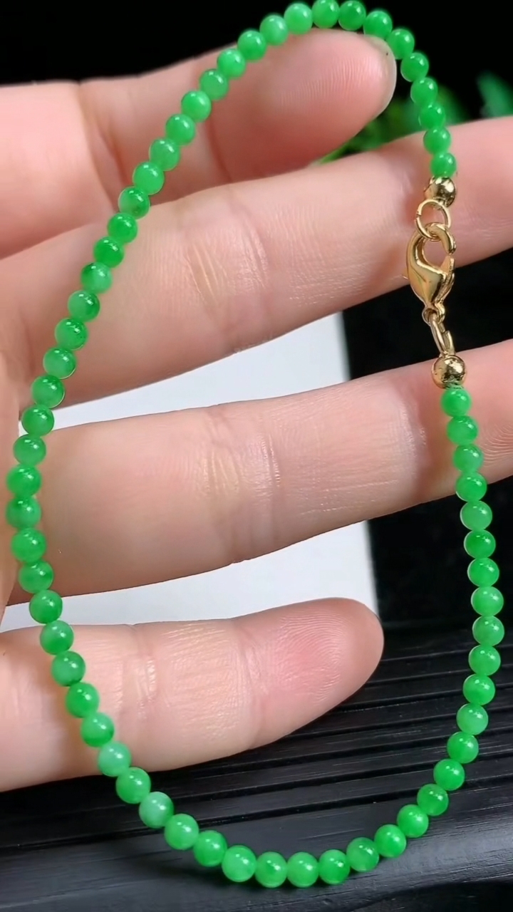 天然A货翡翠小米珠手串尺寸2.3重量:3.07g3月21日
工厂直销收藏佳品,种好水足，色泽均匀，有种有色，上手高大气！