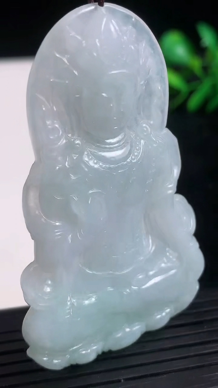 天然A货翡翠度母观音吊坠尺寸64-39-4.5重量:24.30g
3月21日