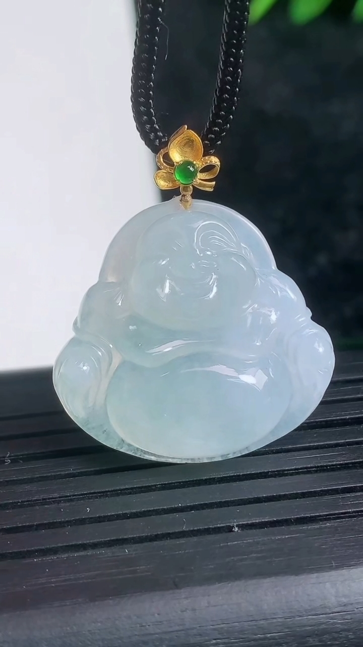 天然A货翡翠佛公吊坠尺寸23.9-25.7-5.8重量:6.60g
3月21日