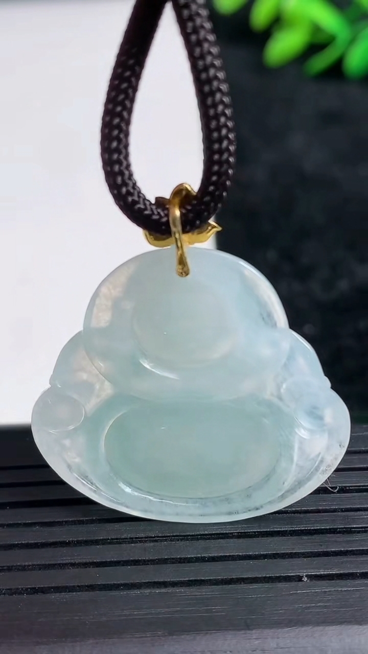 天然A货翡翠佛公吊坠尺寸29-30.6-6.1重量:8.62g
3月21日