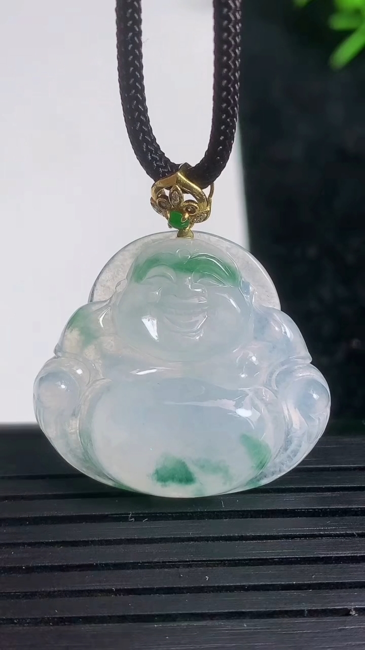 天然A货翡翠种飘花佛公吊坠尺寸26-28.8-6重量:6.94g
3月21日