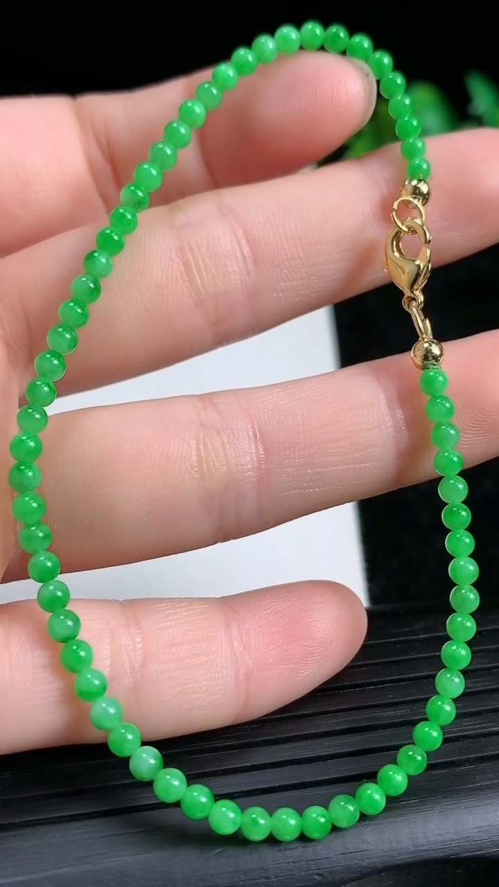 天然A货翡翠小米珠手串尺寸2.3重量:3.07g3月21日
工厂直销收藏佳品,种好水足，色泽均匀，有种有色，上手高大气！