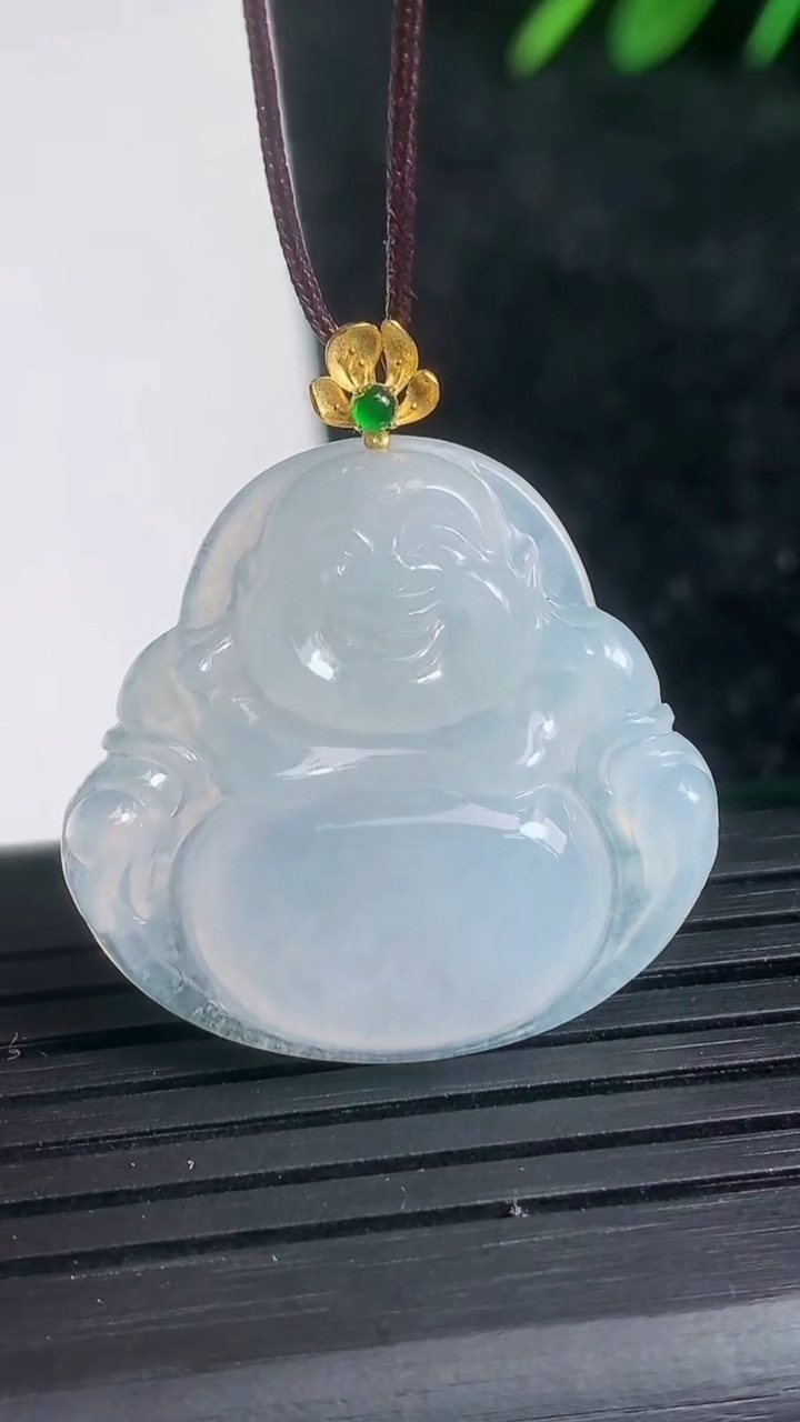 天然A货翡翠种白冰佛公吊坠尺寸25.6-27-4.7重量:5.67g
3月21日