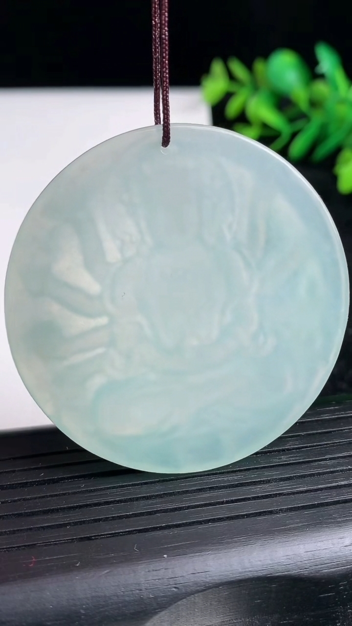 天然A货翡翠千手观音吊坠尺寸50.2-4.4重量:27.50g
3月21日