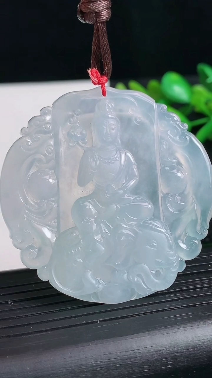 天然A货翡翠种白冰普贤菩萨吊坠尺寸52.2-51-5.1重量:28.02g
3月21日