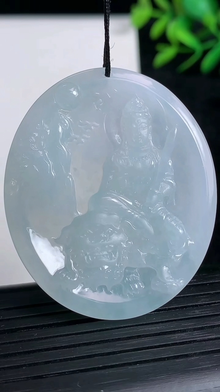 天然A货翡翠文殊菩萨吊坠尺寸47.5-40.3-4.6重量:20.35g
3月21日