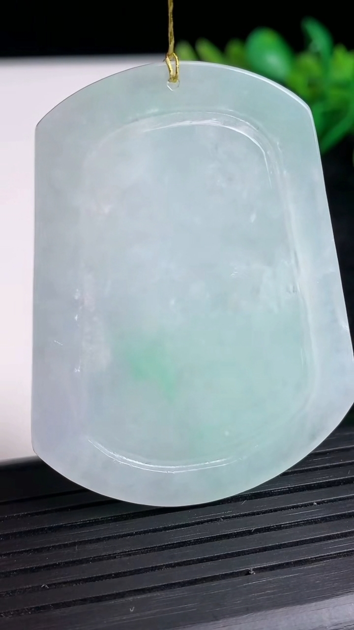 天然A货翡翠关公吊坠尺寸54.9-43-4.4重量:25.59g
3月21日