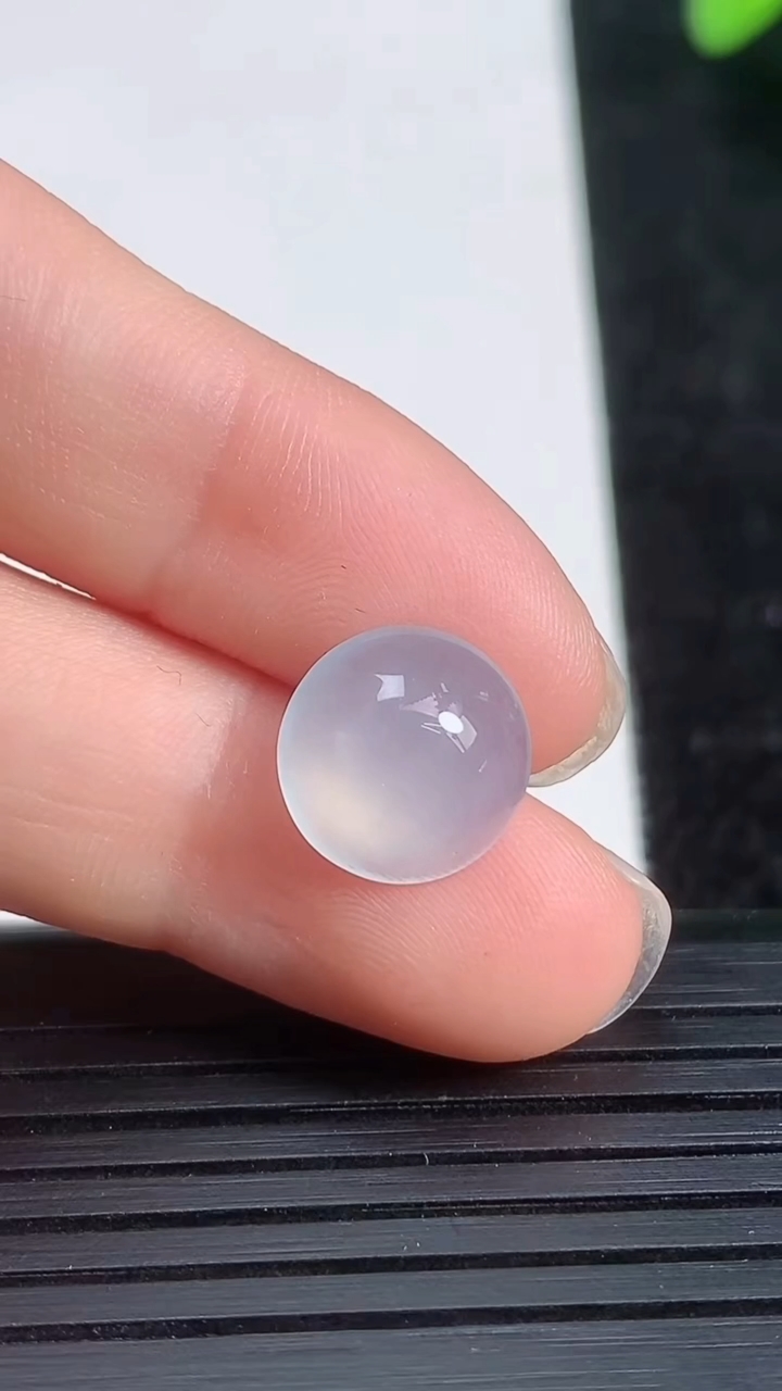 天然A货翡翠蛋面镶嵌件尺寸10.5-4.5重量:0.90g
3月21日