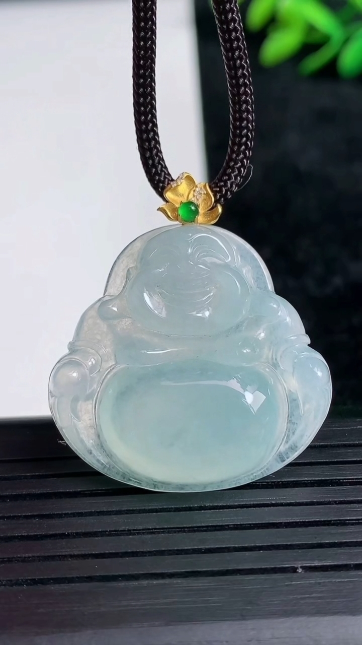 天然A货翡翠佛公吊坠尺寸29-30.6-6.1重量:8.62g
3月21日