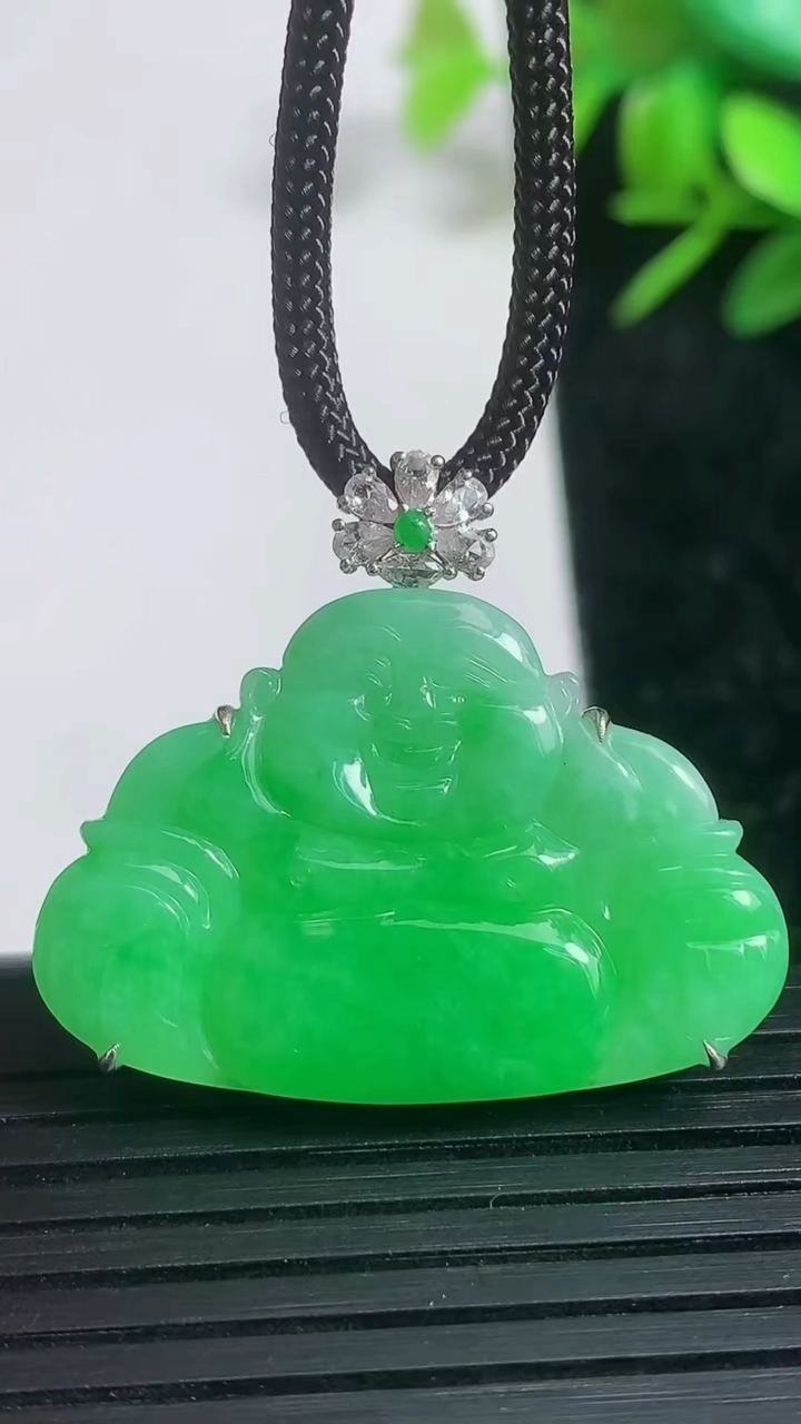 天然A货翡翠佛公吊坠尺寸27.3-31.5-5.1重量:5.84g
3月21日