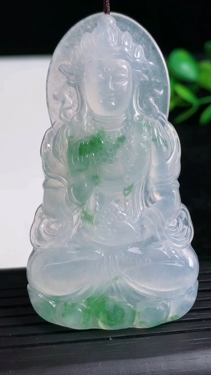 天然A货翡翠度母观音吊坠尺寸66.8-37.1-5.1重量:22.96g
3月21日