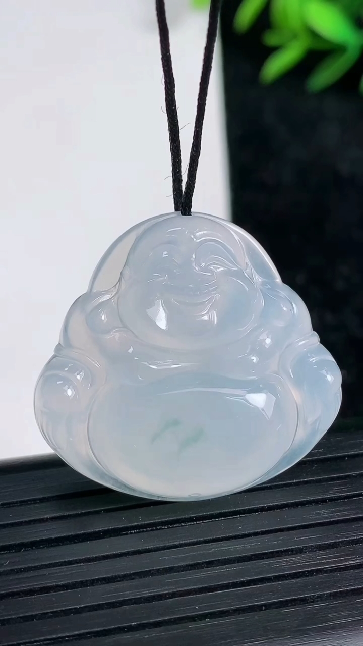 天然A货翡翠冰种飘花佛公吊坠尺寸28.1-30.2-5.6重量:8.46g
3月21日