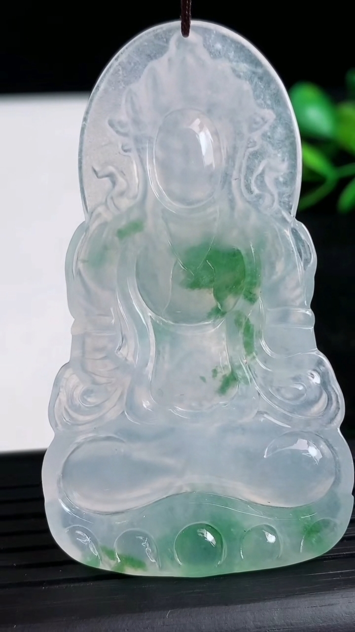 天然A货翡翠度母观音吊坠尺寸66.8-37.1-5.1重量:22.96g
3月21日