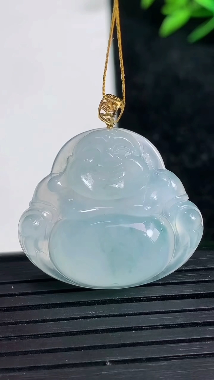 天然A货翡翠种飘花佛公吊坠尺寸25.4-29.1-5.7重量:7.08g
3月21日