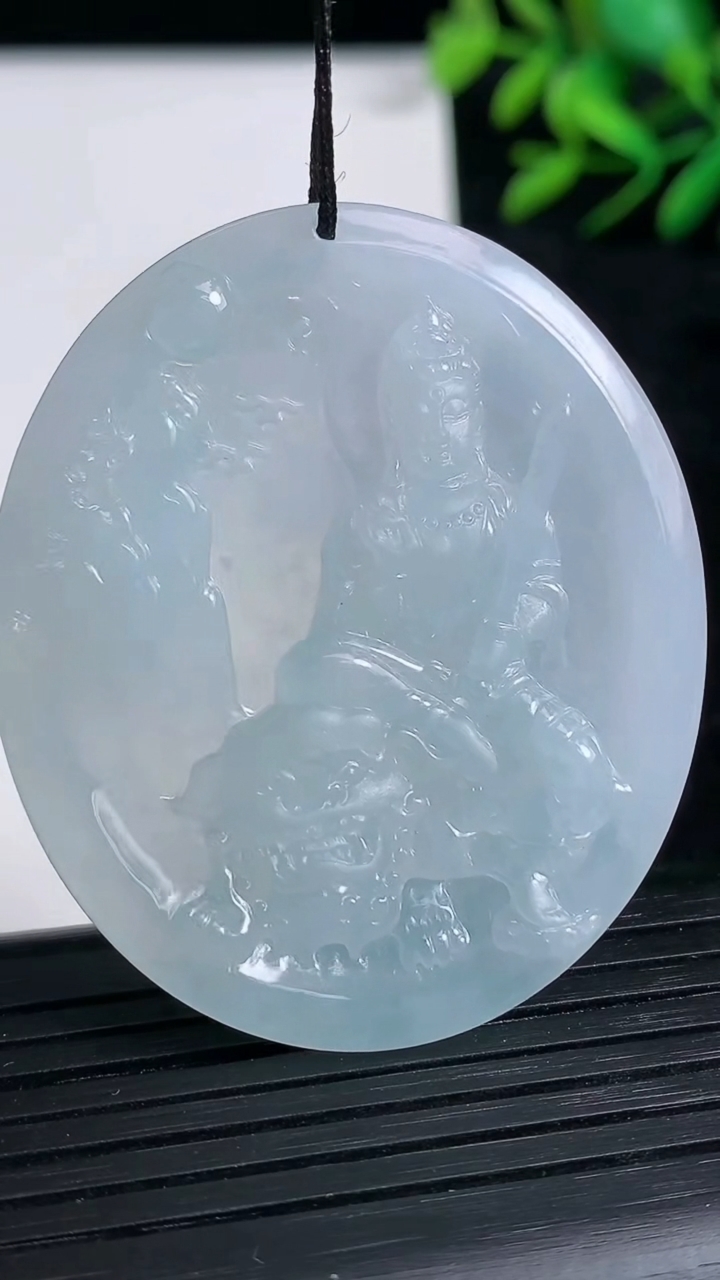 天然A货翡翠文殊菩萨吊坠尺寸47.5-40.3-4.6重量:20.35g
3月21日