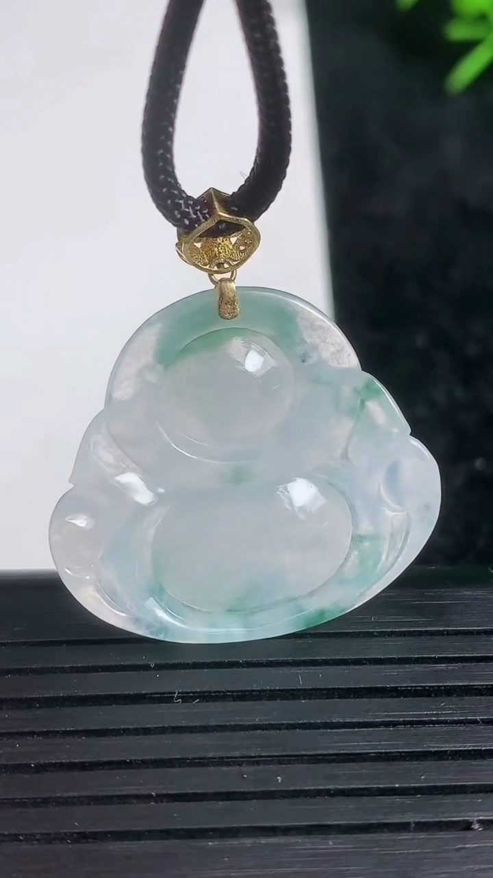 天然A货翡翠种飘花佛公吊坠尺寸26-28.8-6重量:6.94g
3月21日