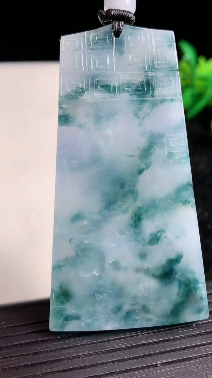 天然A货翡翠紫罗兰飘花虚空藏菩萨吊坠尺寸64.8-35.2-6.7重量:43.82g
3月21日