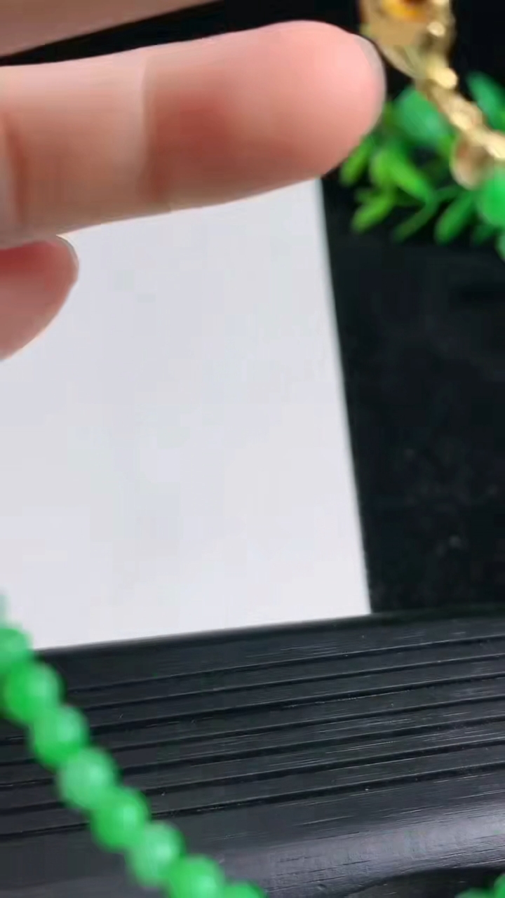 天然A货翡翠小米珠手串尺寸2.3重量:3.07g3月21日
工厂直销收藏佳品,种好水足，色泽均匀，有种有色，上手高大气！