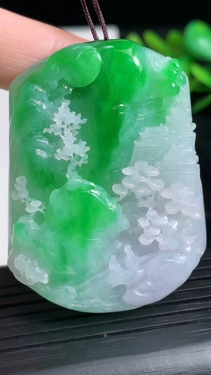 天然A货翡翠山水牌吊坠尺寸49.9-38.5-9.2重量39.54g
3月21日