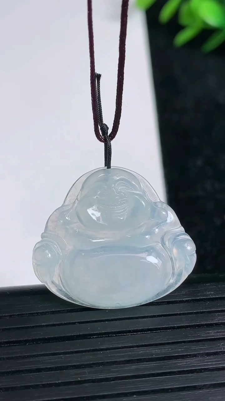 天然A货翡翠佛公吊坠尺寸23.6-27.4-3.9重量:4.40g
3月21日