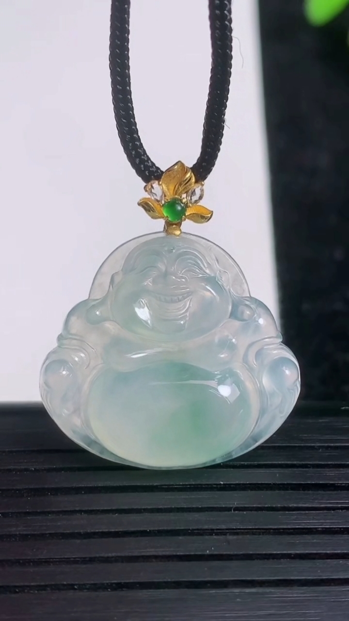 天然A货翡翠种飘花佛公吊坠尺寸25-27.4-5.4重量:6.09g
3月21日