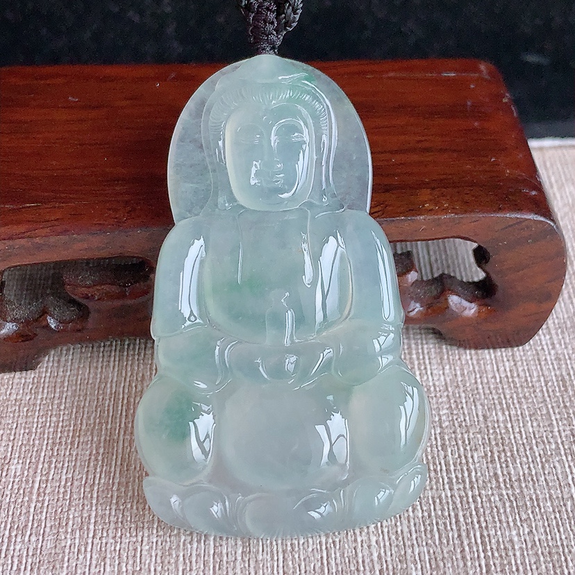 天然A货翡翠飘正装观音吊坠 
尺寸60.4-36-5.8mm 重量27.06g 0320