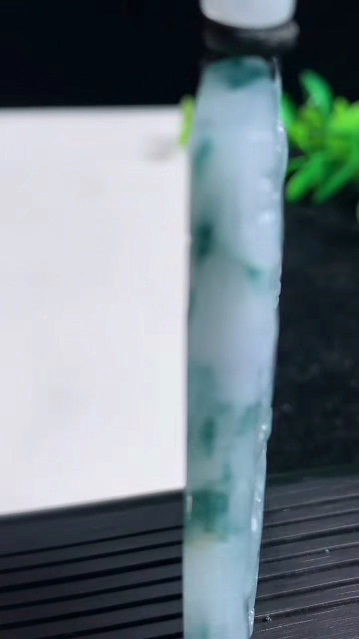 天然A货翡翠紫罗兰飘花虚空藏菩萨吊坠尺寸64.8-35.2-6.7重量:43.82g
3月21日