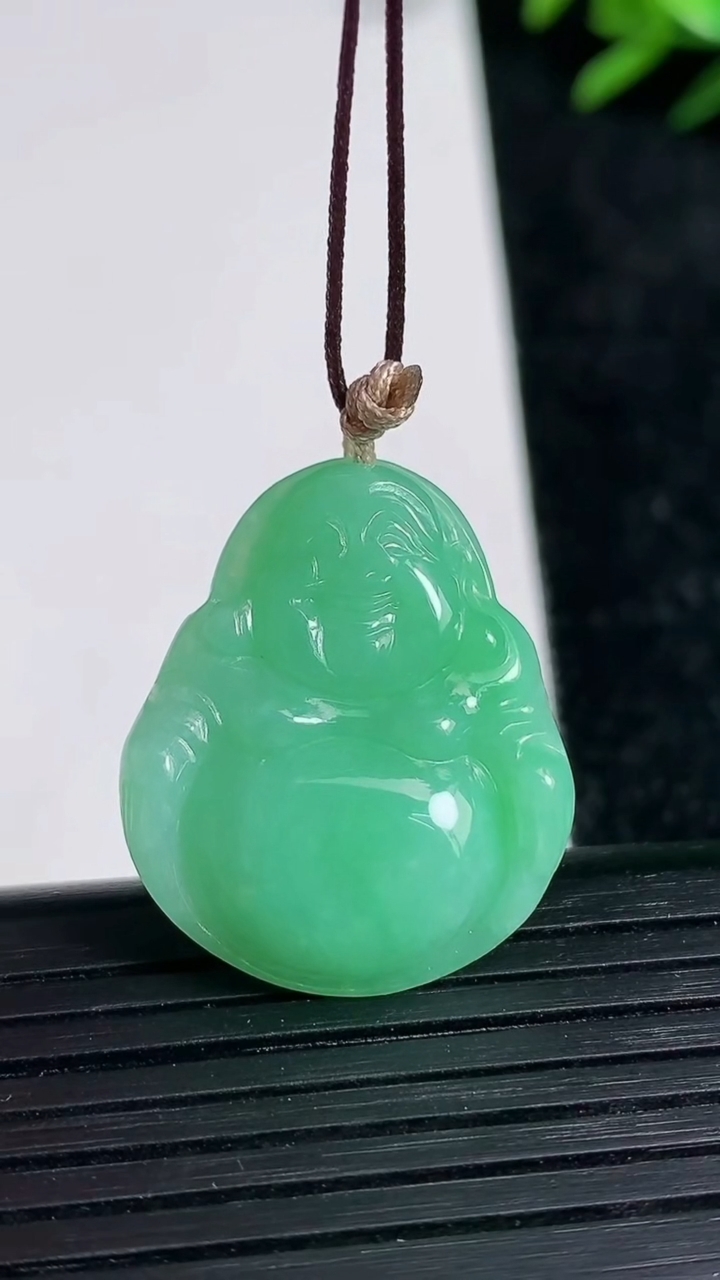 天然A货翡翠佛公吊坠尺寸26.5-22.1-4.9重量:5.58g
3月21日