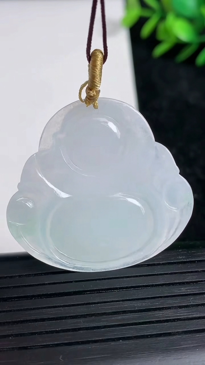 天然A货翡翠佛公吊坠尺寸34.4-37.6-5.9重量:12.67g
3月21日