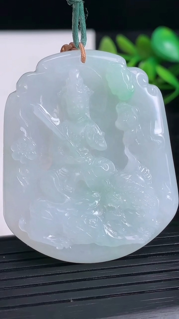 天然A货翡翠文殊菩萨吊坠尺寸49.8-41.4-5.7重量:26.10g
3月21日