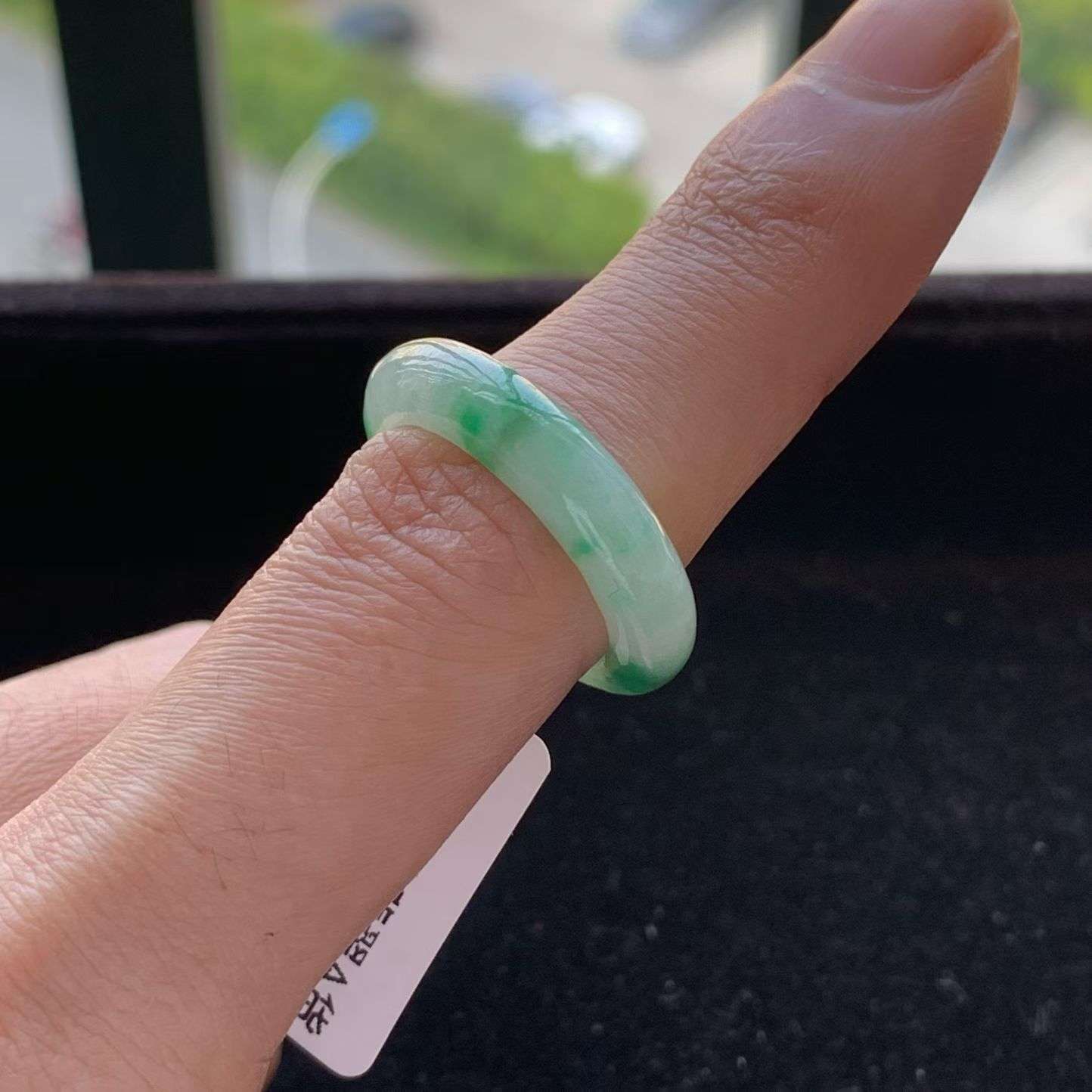 A货天然翡翠冰糯种飘绿戒指17-18号重量3.90
3月21日