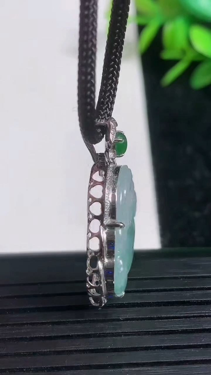 天然A货翡翠种飘花佛公吊坠尺寸29-23.9-5.6重量:3.14g
3月21日