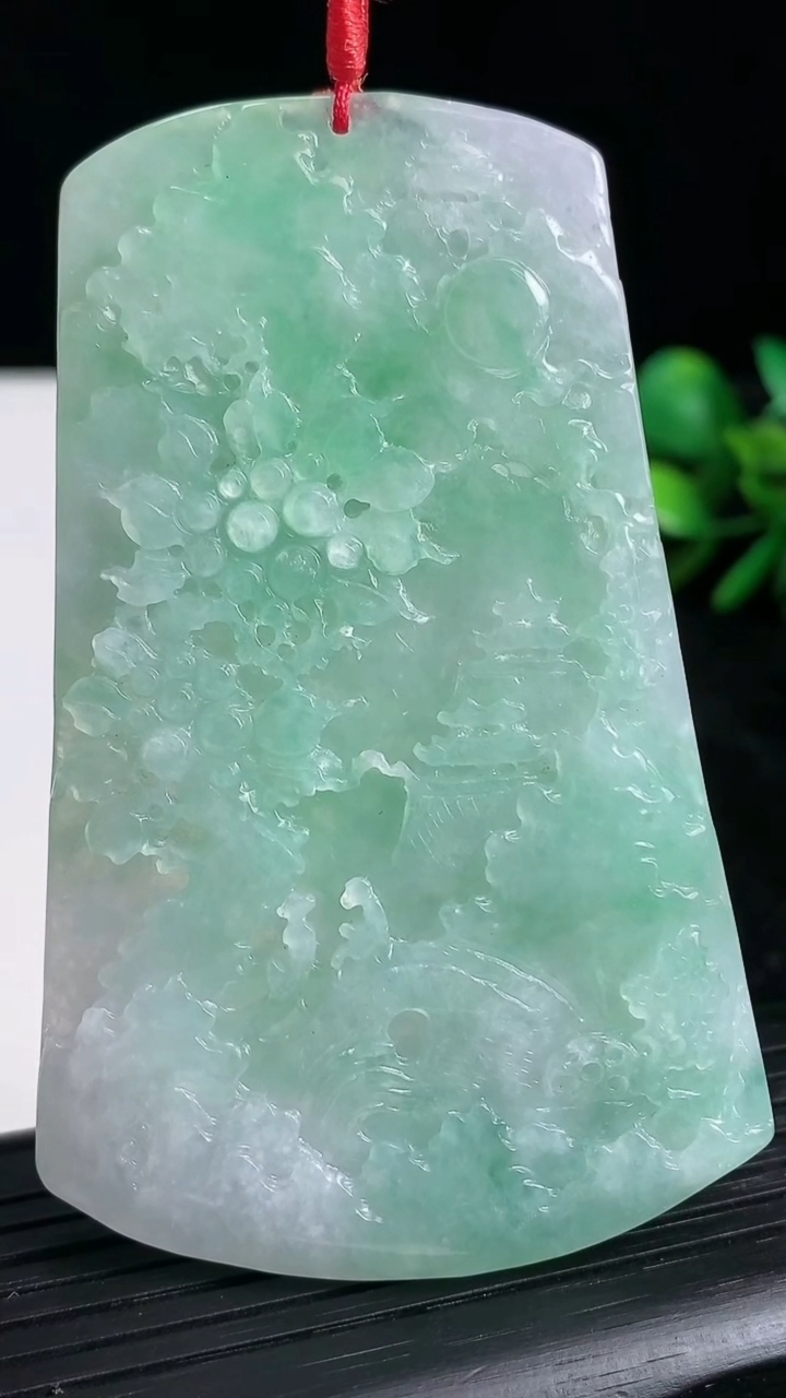 天然A货翡翠山水牌吊坠尺寸75.9-48.1-6.1重量:47.42g
3月21日