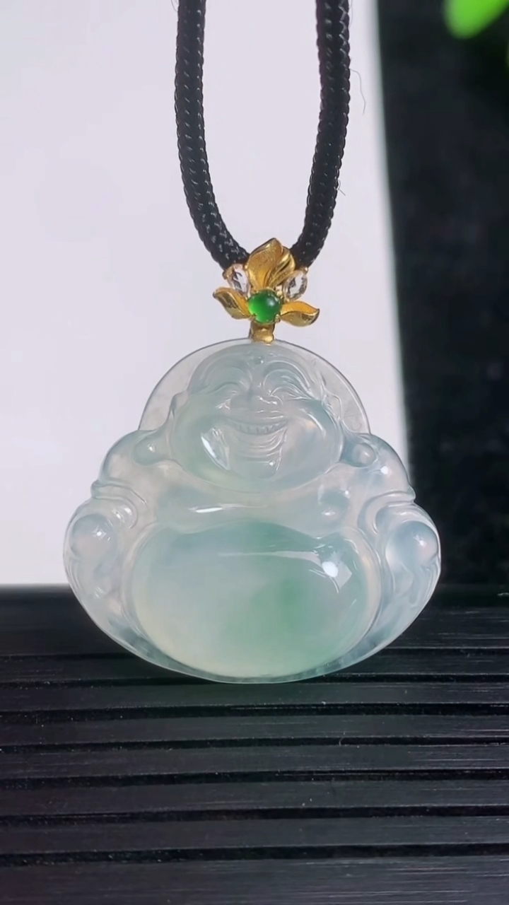 天然A货翡翠种飘花佛公吊坠尺寸25-27.4-5.4重量:6.09g
3月21日