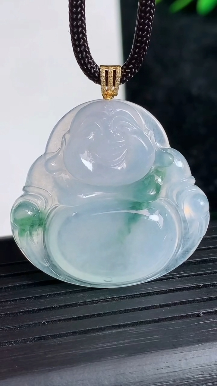 天然A货翡翠种飘花佛公吊坠尺寸30.8-32.6-5重量:8.64g
3月21日