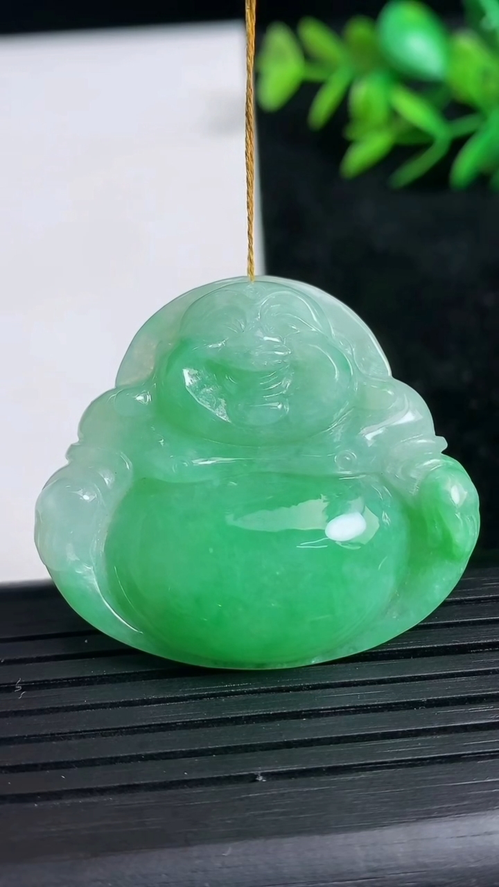 天然A货翡翠佛公吊坠尺寸35-38.8-7.4重量:16.16g
3月21日