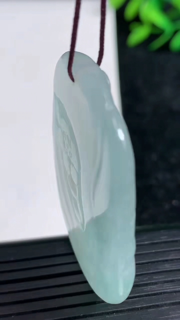 天然A货翡翠山水阿弥陀佛吊坠尺寸47.6-34.6-4.1重量:18.72g
3月21日