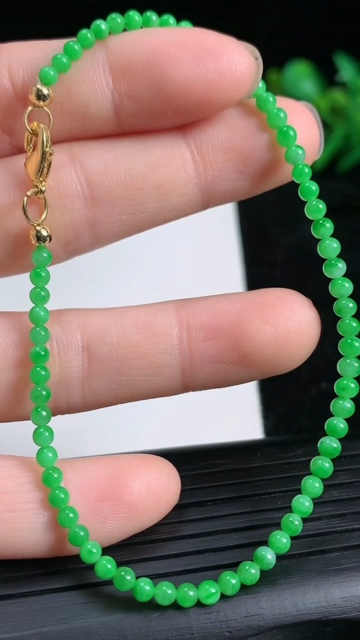 天然A货翡翠小米珠手串尺寸2.3重量:3.07g3月21日
工厂直销收藏佳品,种好水足，色泽均匀，有
