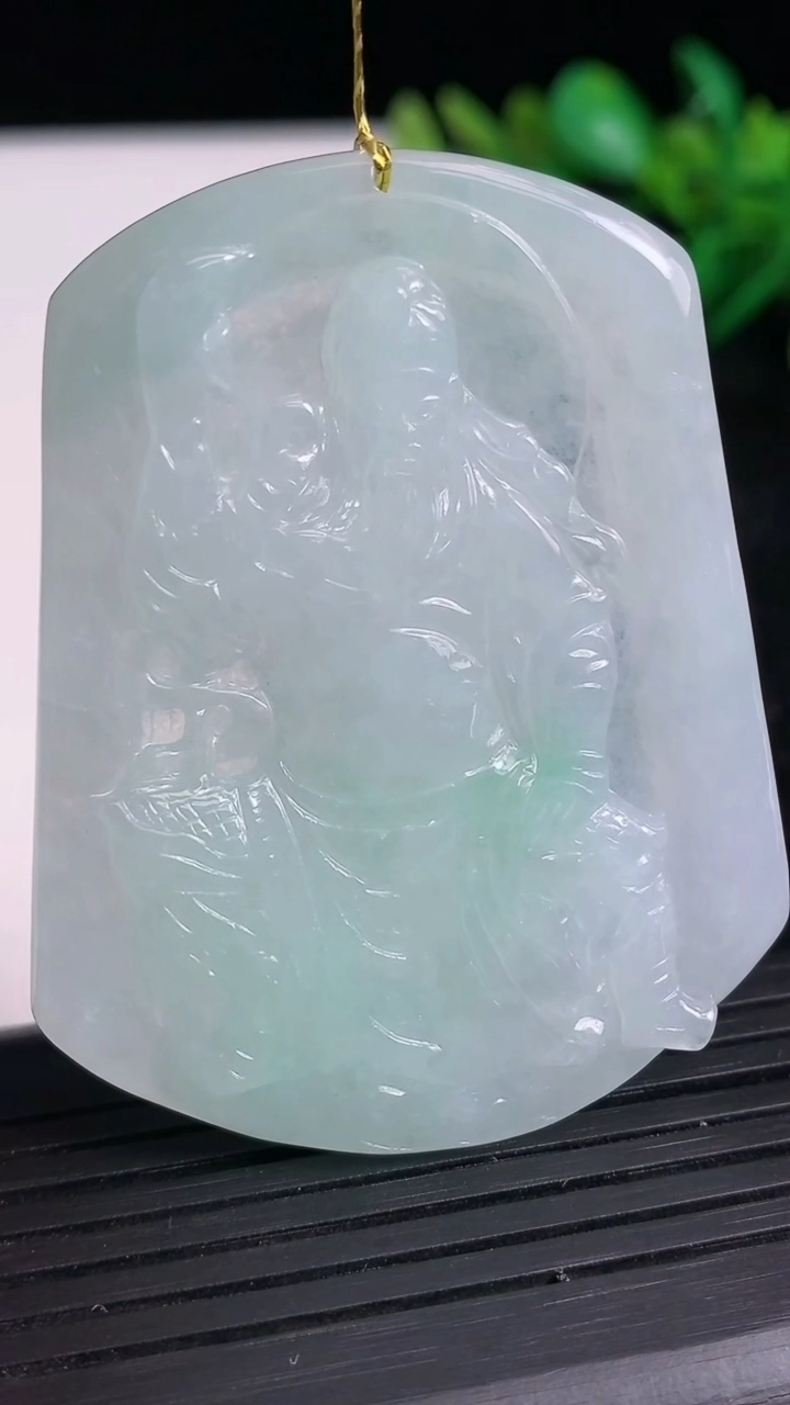 天然A货翡翠关公吊坠尺寸54.9-43-4.4重量:25.59g
3月21日