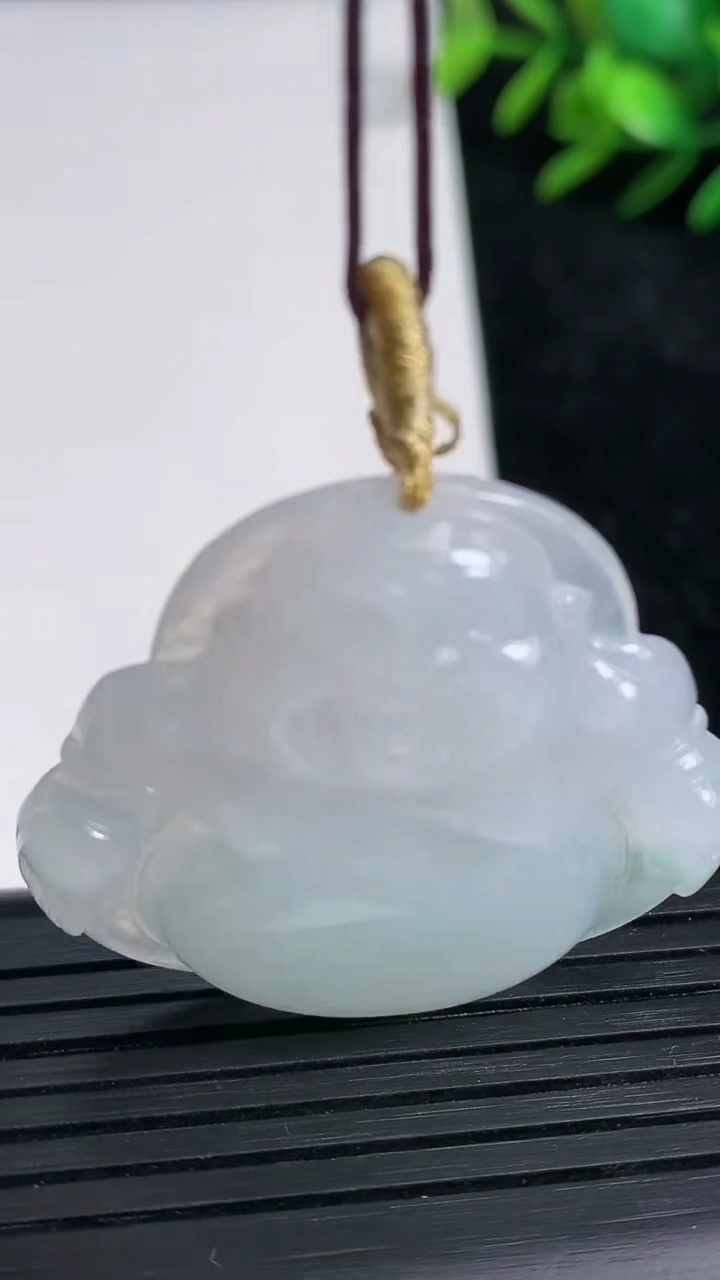 天然A货翡翠佛公吊坠尺寸34.4-37.6-5.9重量:12.67g
3月21日